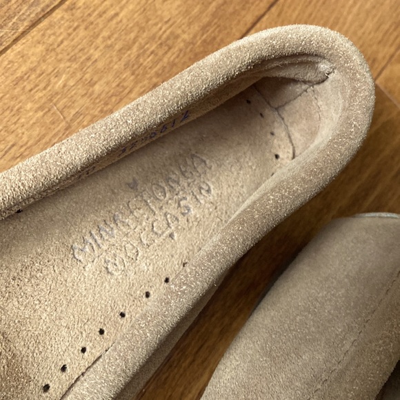 Minnetonka Kilty Tan Hardsole Moccasins- size 10 - Picture 2 of 5